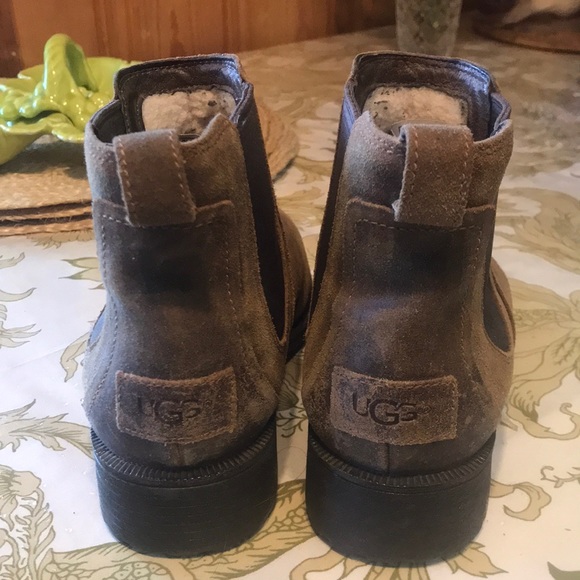 UGG Chelsea Boot, Size 7, Brown, very good condition - Picture 5 of 7